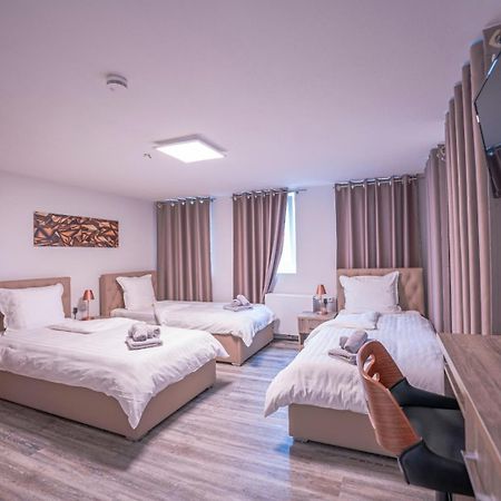Village Bistro & Bar Fremdenzimmer Dettingen an der Erms Eksteriør billede
