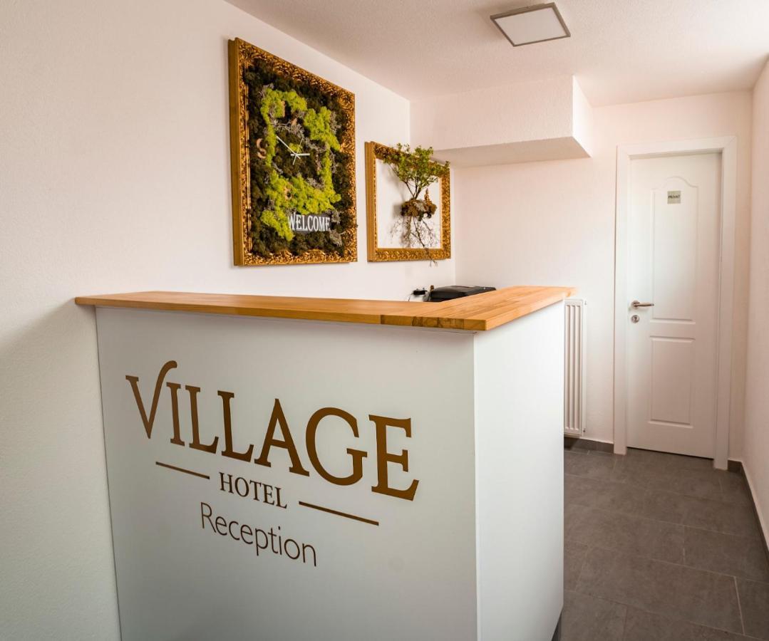 Village Bistro & Bar Fremdenzimmer Dettingen an der Erms Eksteriør billede