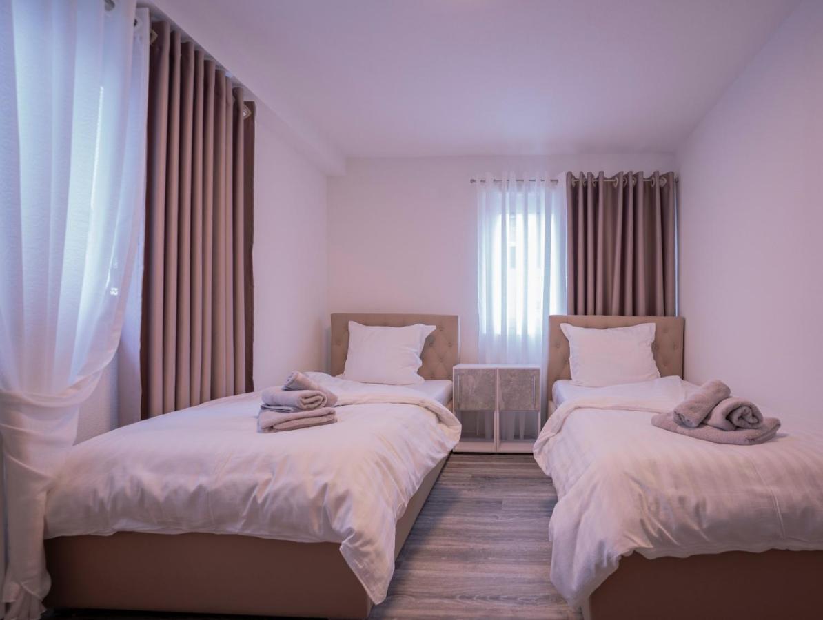Village Bistro & Bar Fremdenzimmer Dettingen an der Erms Eksteriør billede