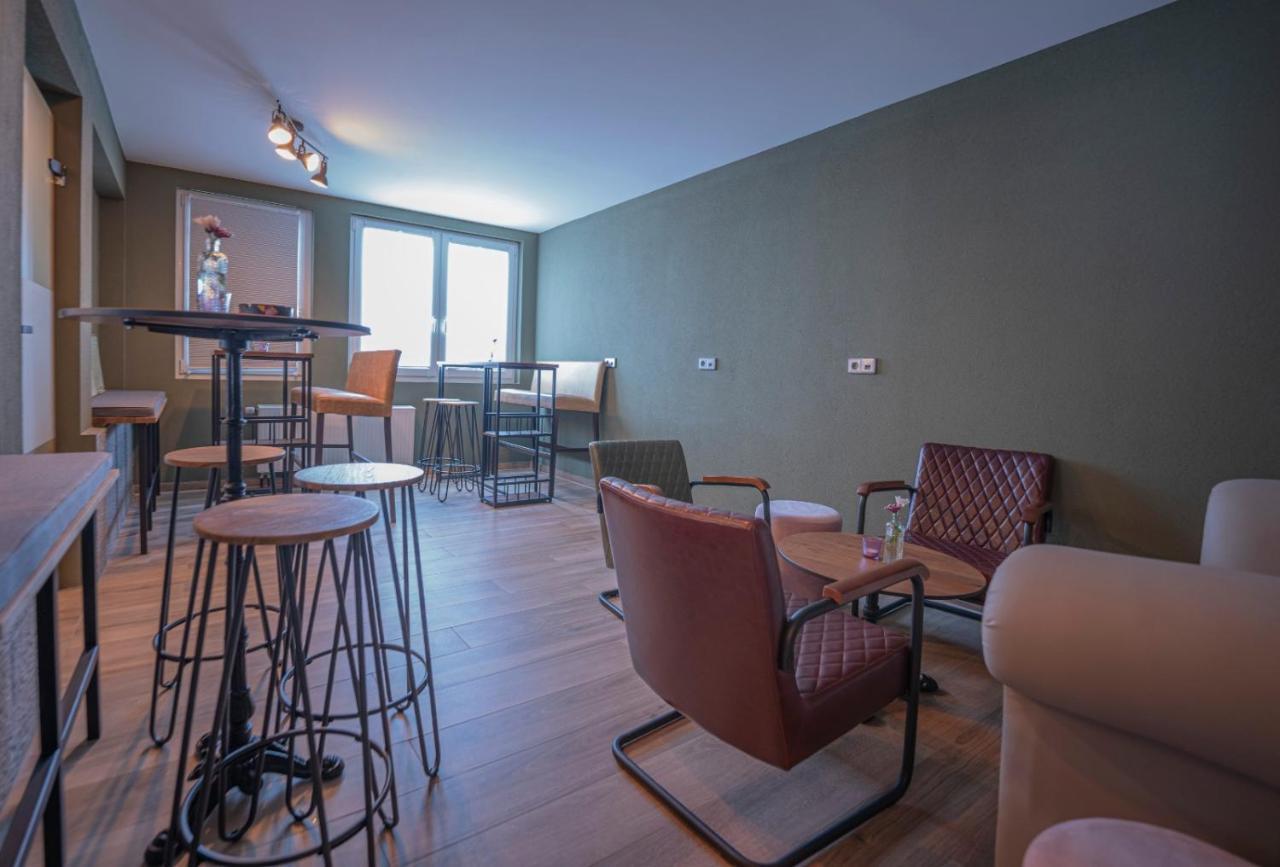 Village Bistro & Bar Fremdenzimmer Dettingen an der Erms Eksteriør billede