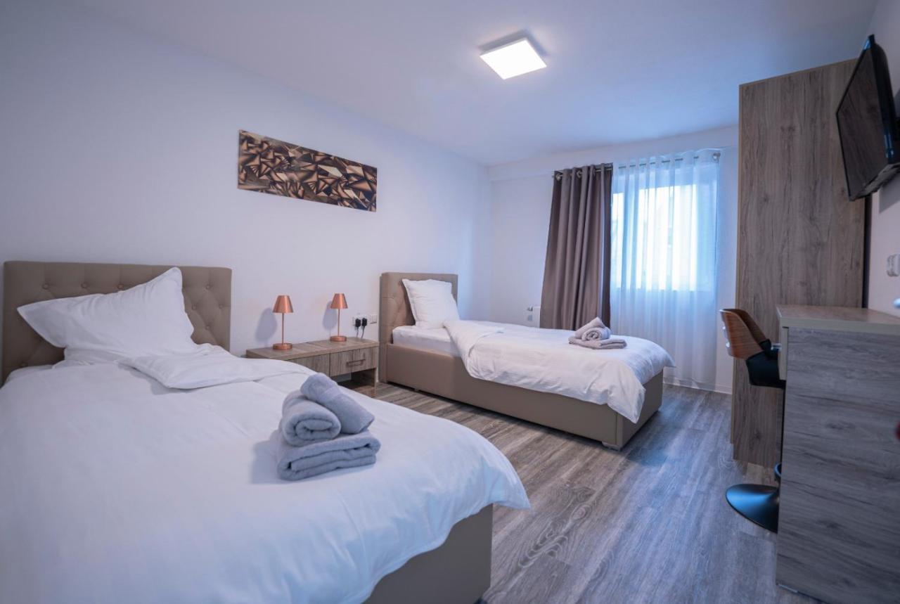 Village Bistro & Bar Fremdenzimmer Dettingen an der Erms Eksteriør billede