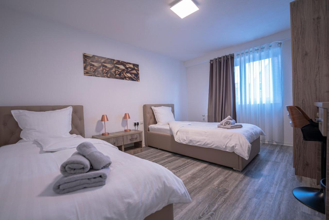 Village Bistro & Bar Fremdenzimmer Dettingen an der Erms Eksteriør billede