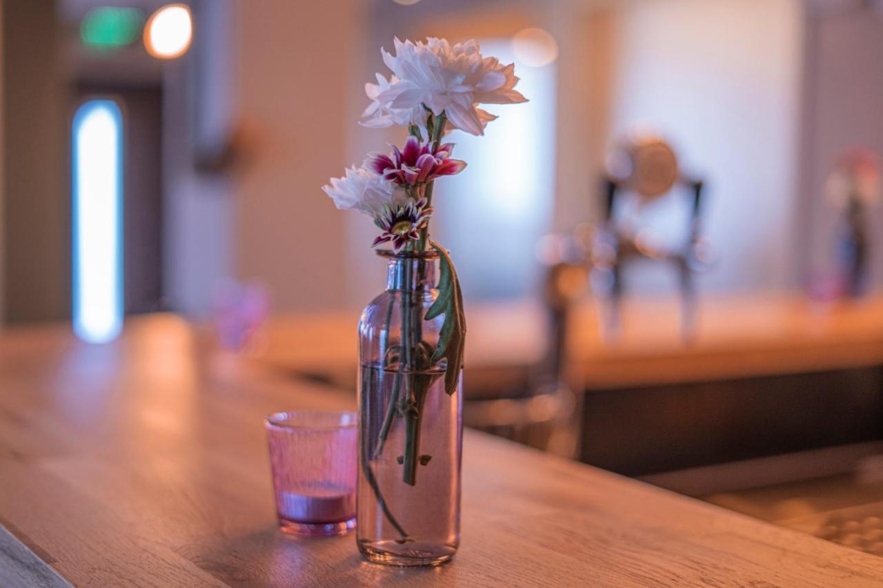 Village Bistro & Bar Fremdenzimmer Dettingen an der Erms Eksteriør billede