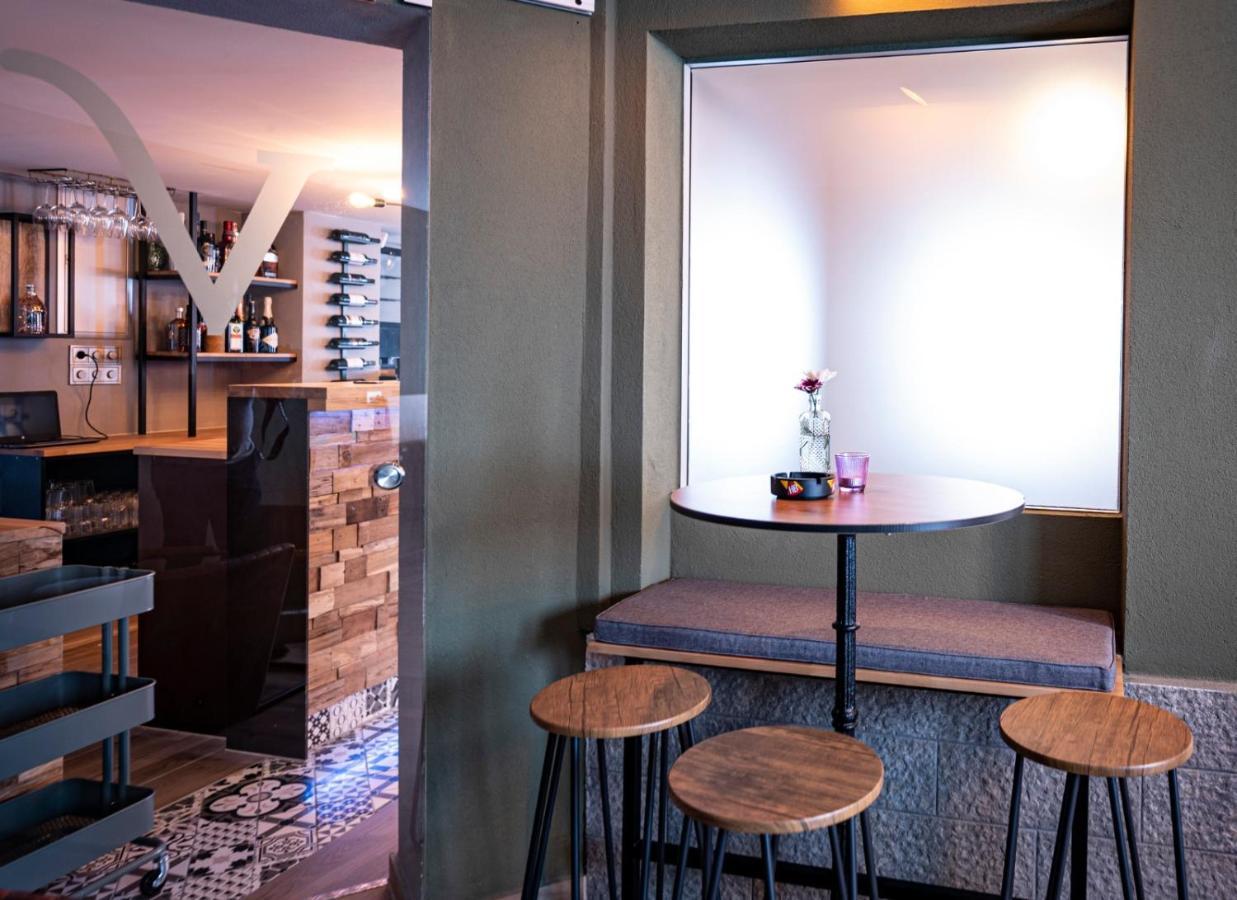 Village Bistro & Bar Fremdenzimmer Dettingen an der Erms Eksteriør billede