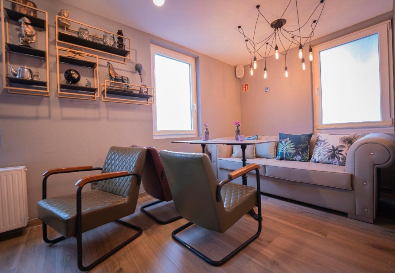 Village Bistro & Bar Fremdenzimmer Dettingen an der Erms Eksteriør billede