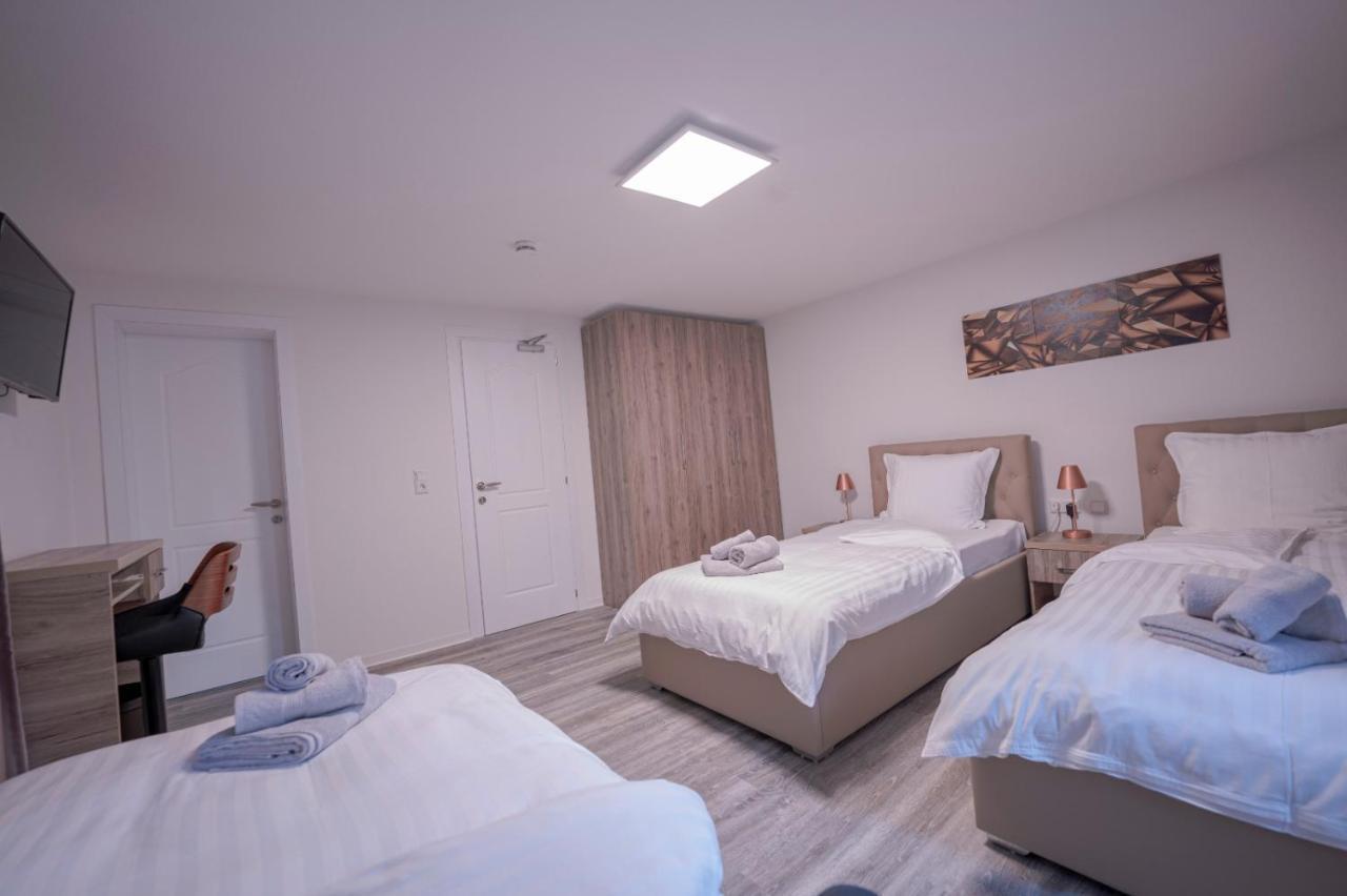 Village Bistro & Bar Fremdenzimmer Dettingen an der Erms Eksteriør billede