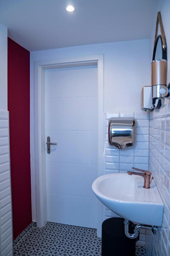 Village Bistro & Bar Fremdenzimmer Dettingen an der Erms Eksteriør billede