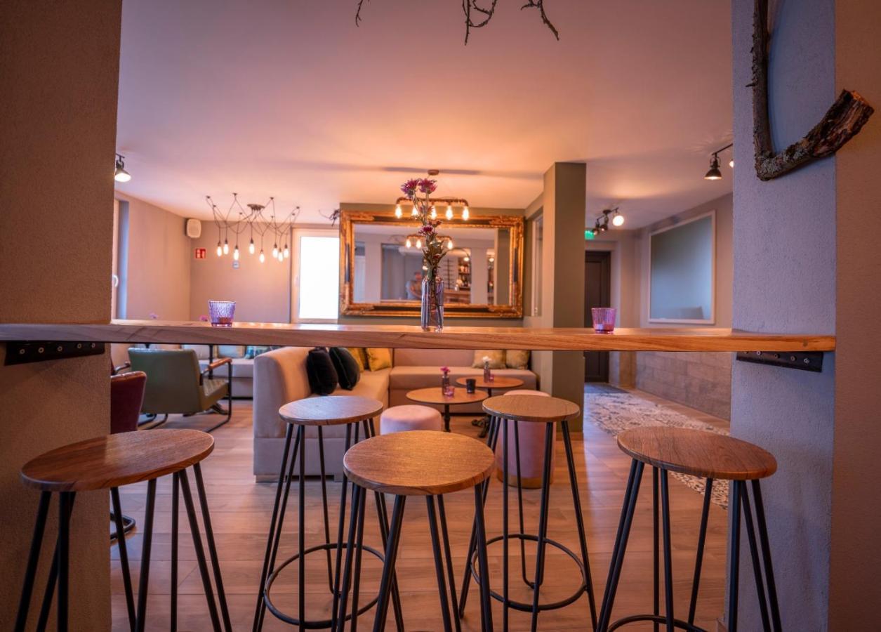 Village Bistro & Bar Fremdenzimmer Dettingen an der Erms Eksteriør billede