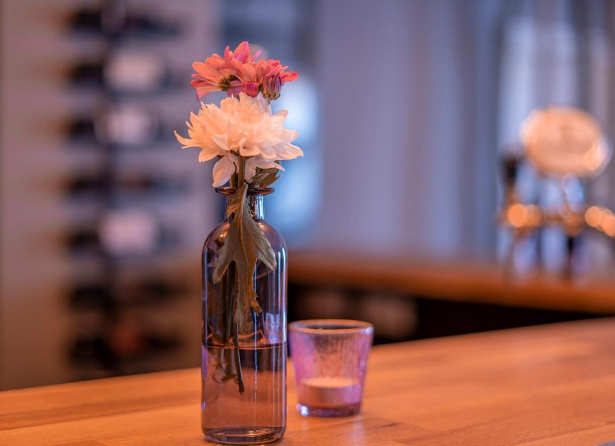 Village Bistro & Bar Fremdenzimmer Dettingen an der Erms Eksteriør billede