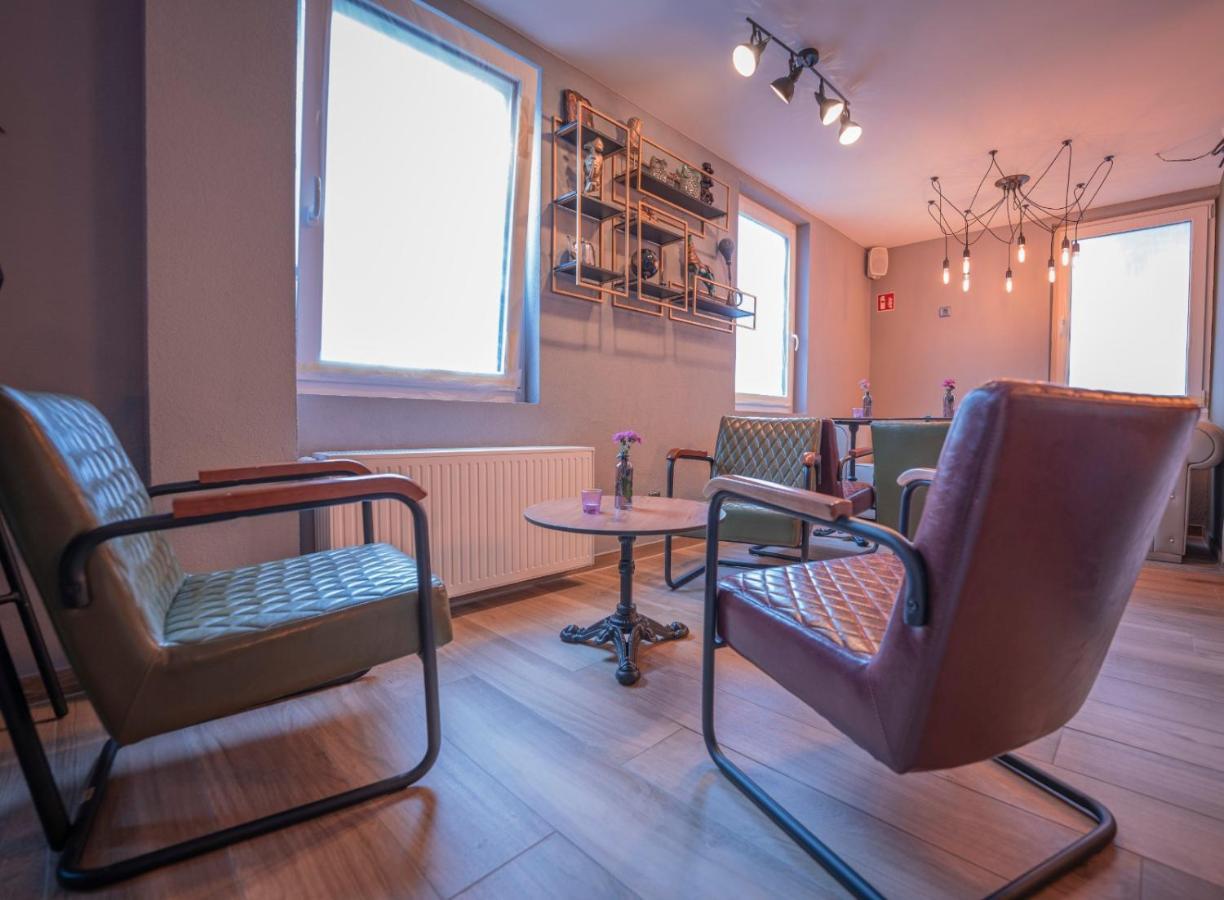 Village Bistro & Bar Fremdenzimmer Dettingen an der Erms Eksteriør billede