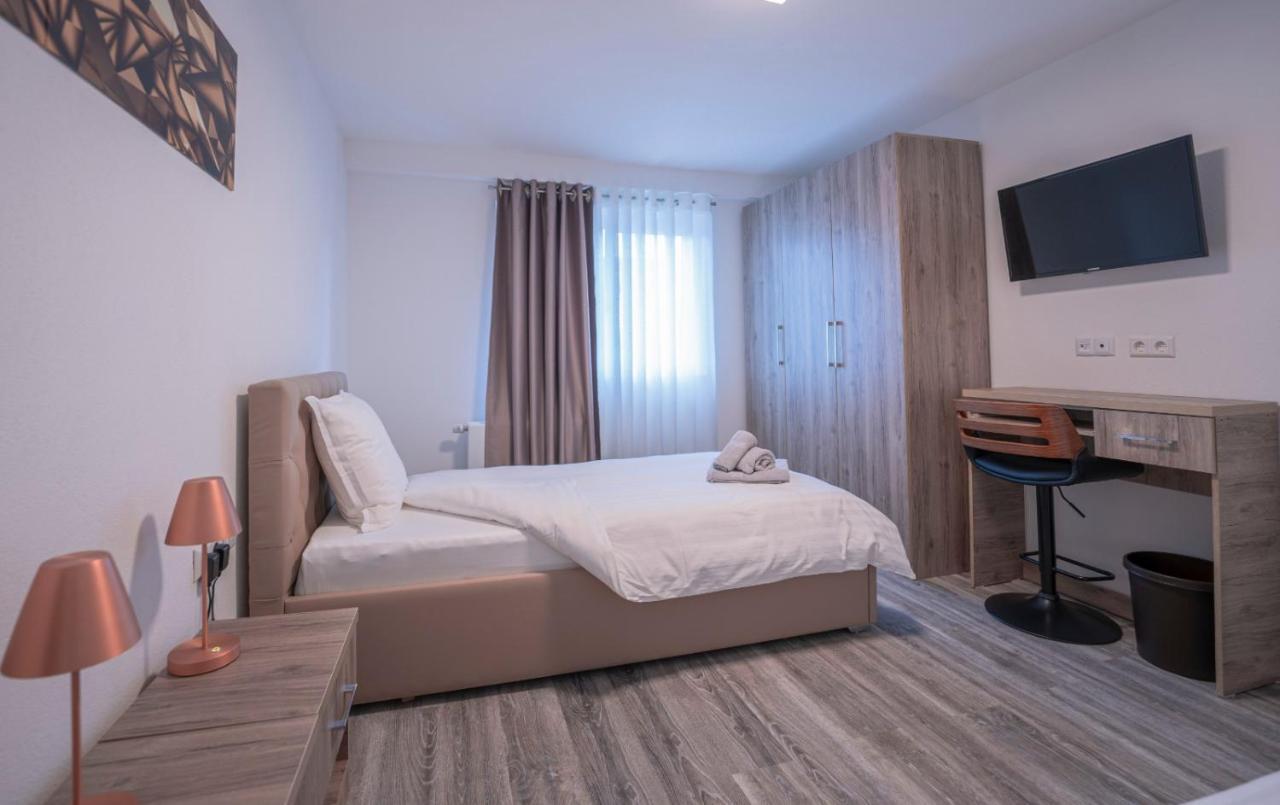 Village Bistro & Bar Fremdenzimmer Dettingen an der Erms Eksteriør billede