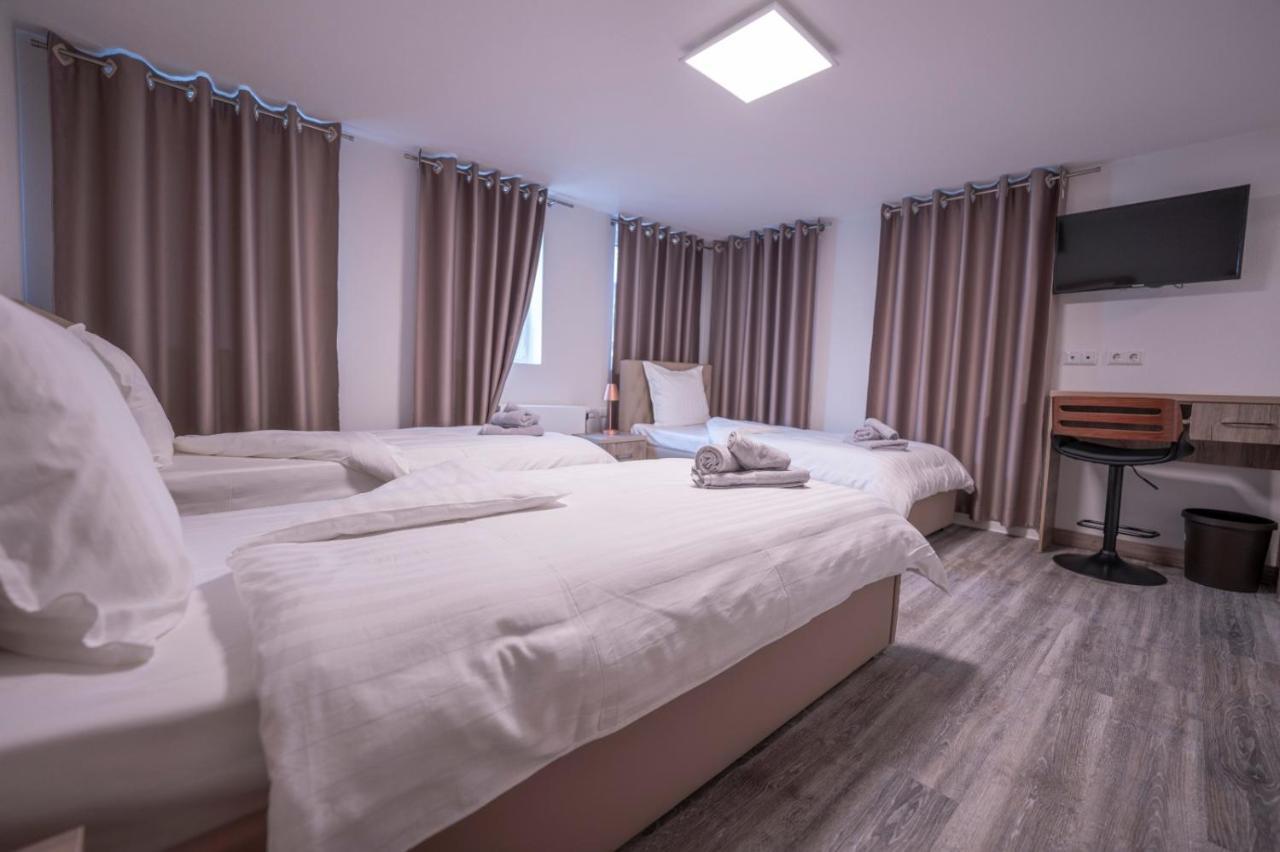 Village Bistro & Bar Fremdenzimmer Dettingen an der Erms Eksteriør billede