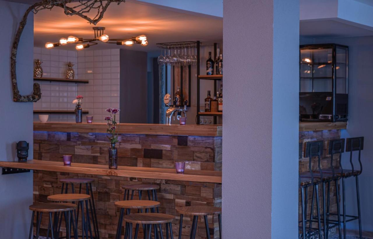 Village Bistro & Bar Fremdenzimmer Dettingen an der Erms Eksteriør billede