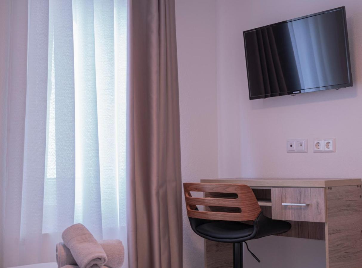 Village Bistro & Bar Fremdenzimmer Dettingen an der Erms Eksteriør billede