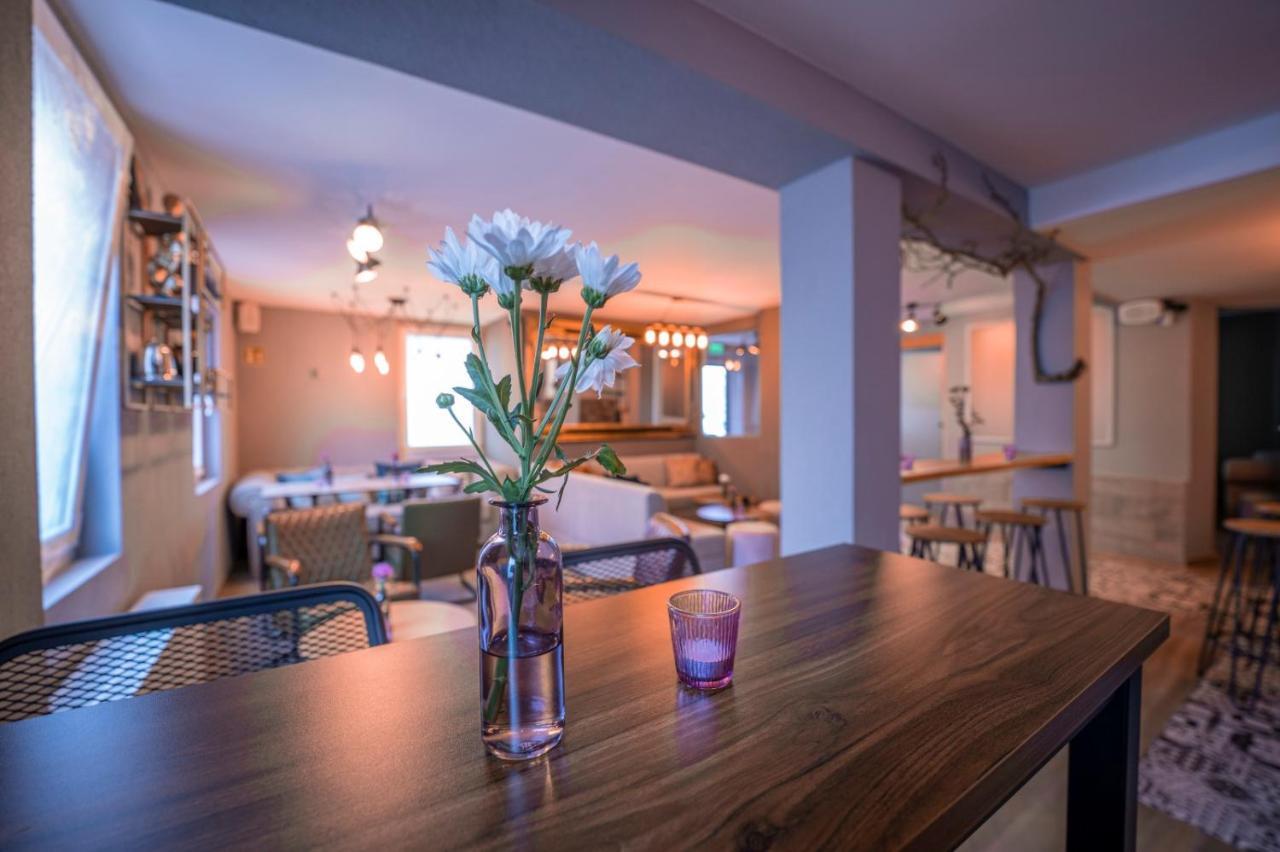 Village Bistro & Bar Fremdenzimmer Dettingen an der Erms Eksteriør billede