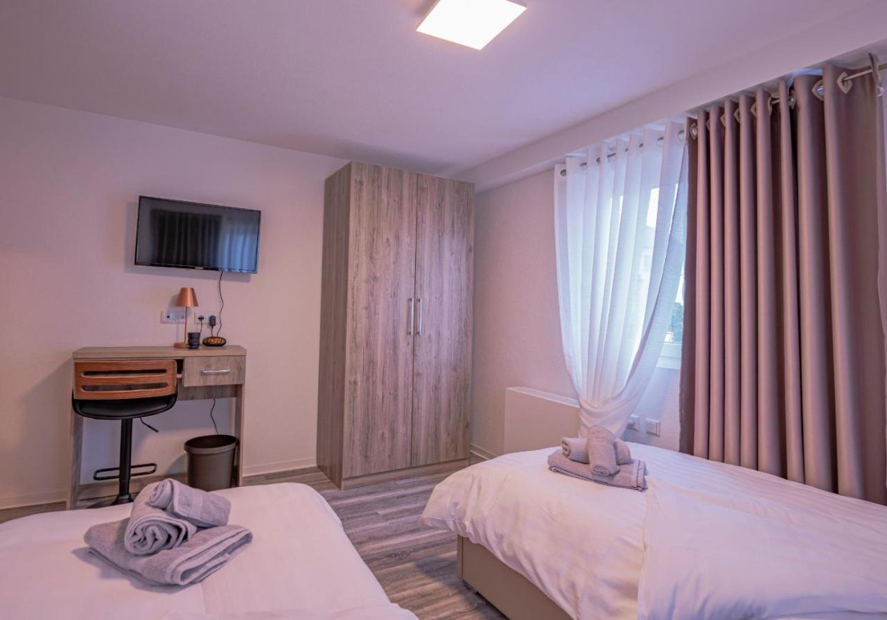 Village Bistro & Bar Fremdenzimmer Dettingen an der Erms Eksteriør billede