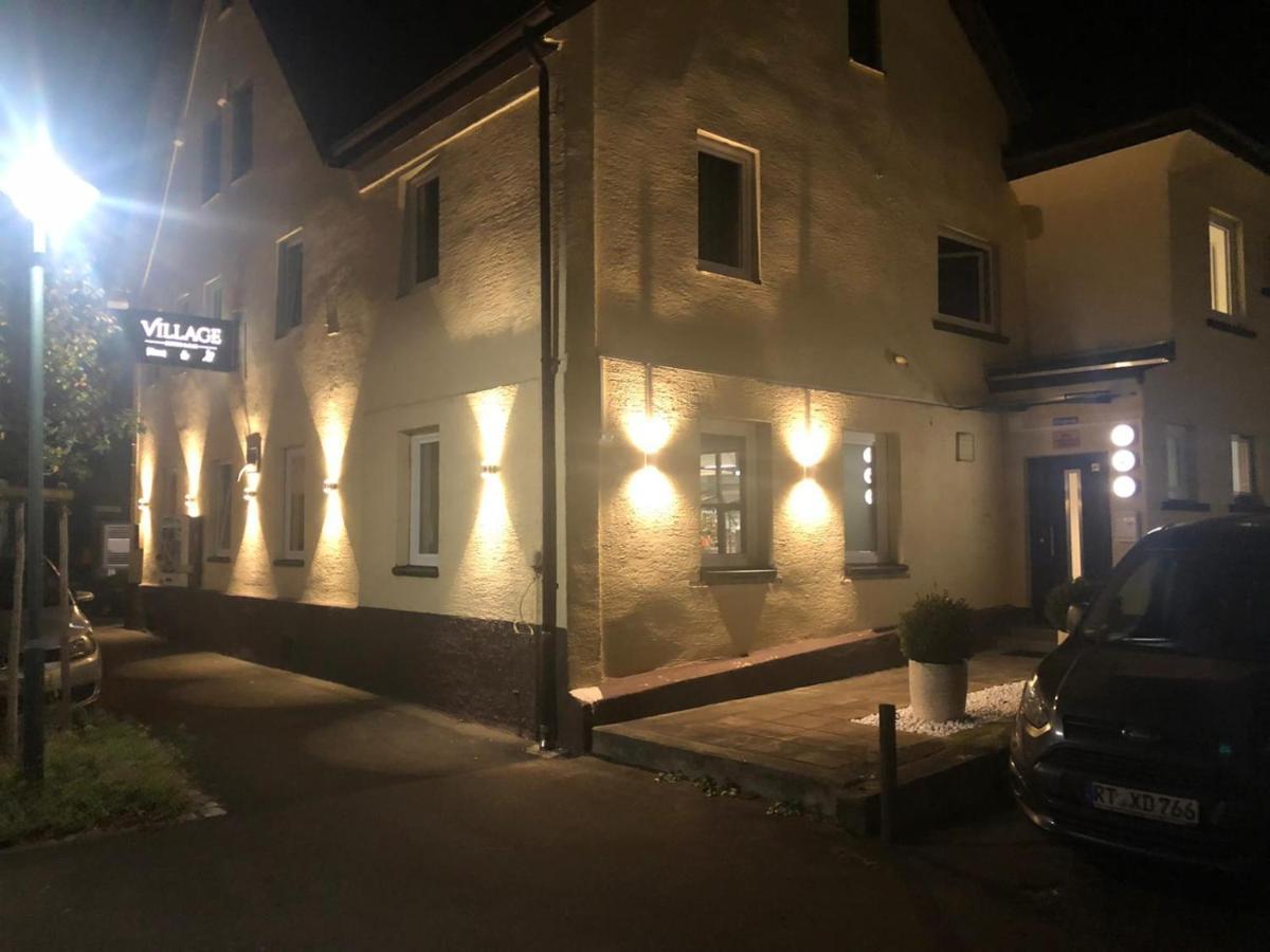 Village Bistro & Bar Fremdenzimmer Dettingen an der Erms Eksteriør billede
